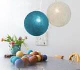 Colored spheres and garlands; How to furnish any environment –