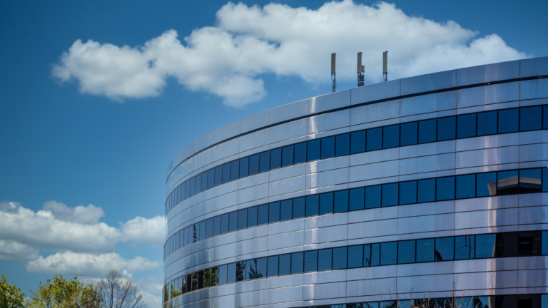 Curve windows: an innovation in modern architecture -