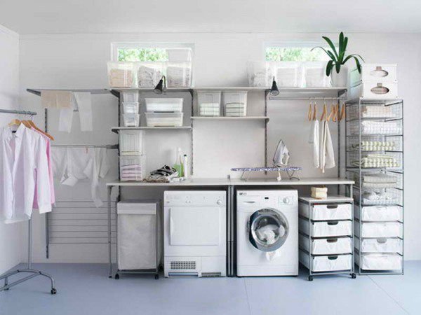 Organize a laundry room at home -