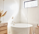 Small bathtubs for functional and beautiful spaces