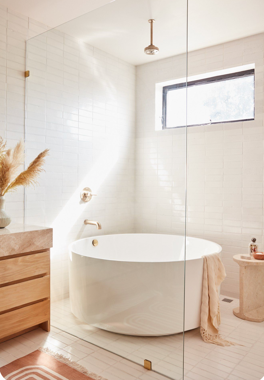 Small bathtubs for functional and beautiful spaces -